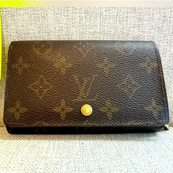 Vintage Louis Vuitton Wallet - Picture 1 of 14